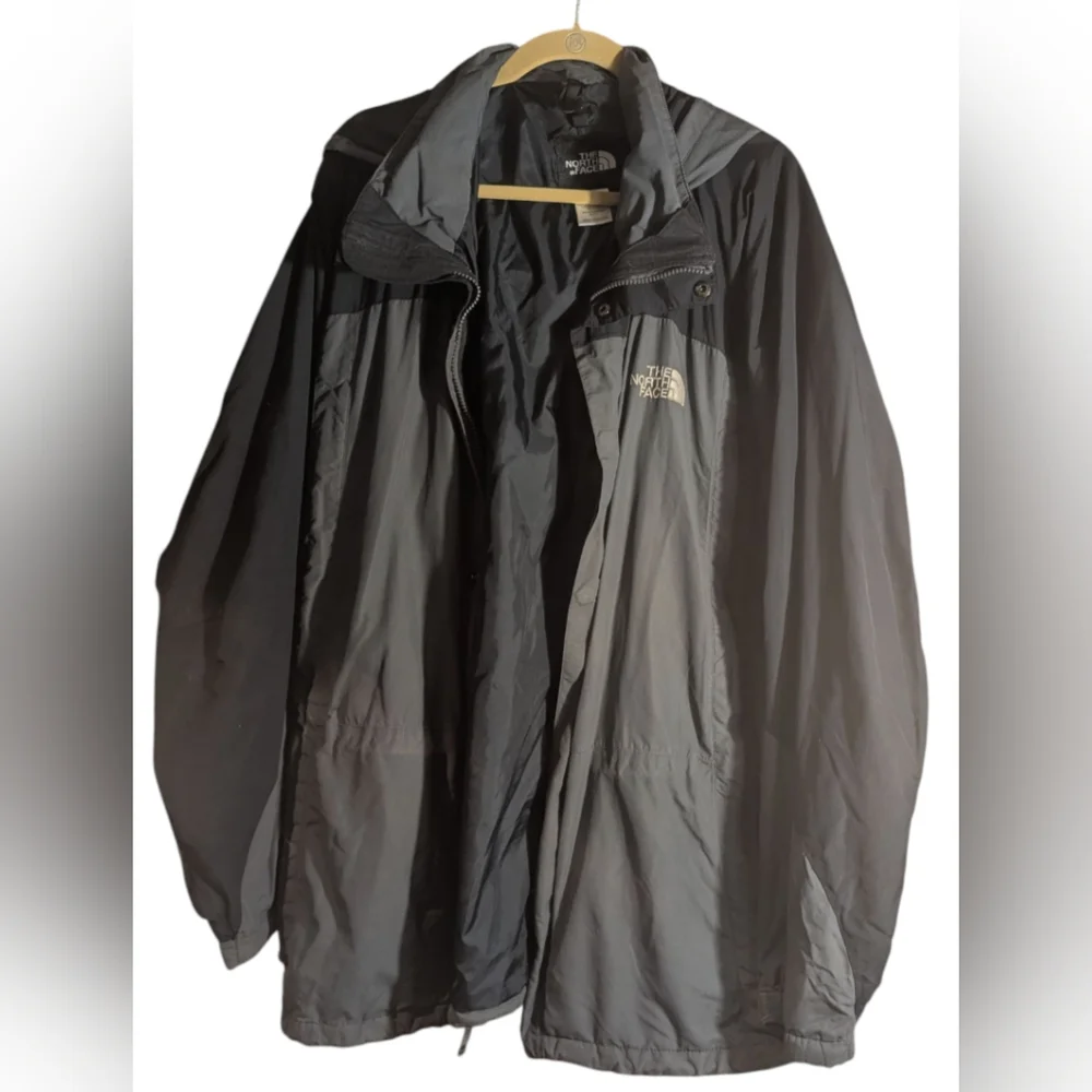 The North Face. Men's Jacket. With Hood. Grey And Black. Lined.